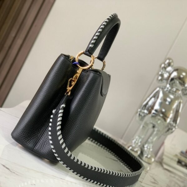 Replica-Louis-Vuitton-Capucines-MM-LV-Bag-Etain-Metallic-Gray-M21121-3.jpg Replica-Louis-Vuitton-Capucines-MM-LV-Bag-Etain-Metallic-Gray-M21121-3.jpg