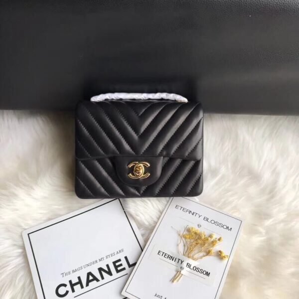 chanel-chevron-lambskin-17cm-classic-flap-bag-1115.jpg