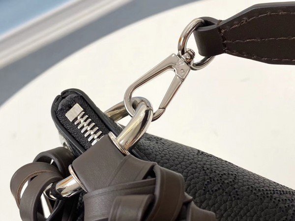 m56073-7.jpg m56073-7.jpg