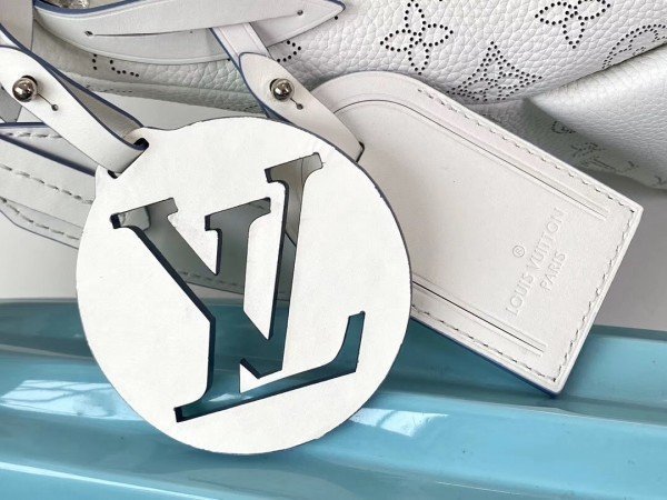 m56201-5.jpg m56201-5.jpg