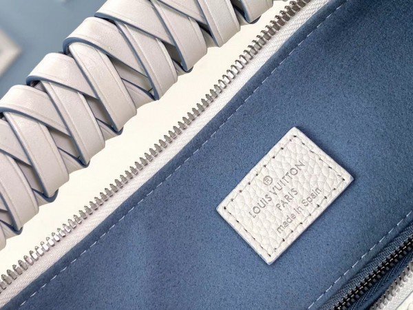 m56201-9.jpg m56201-9.jpg