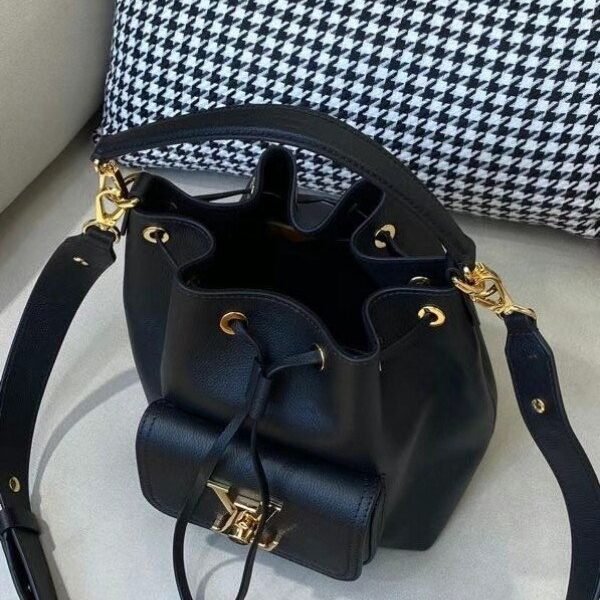 m57687-2.jpg m57687-2.jpg